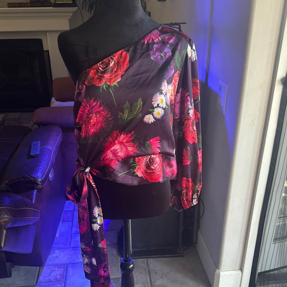 Floral One-Shoulder Top
